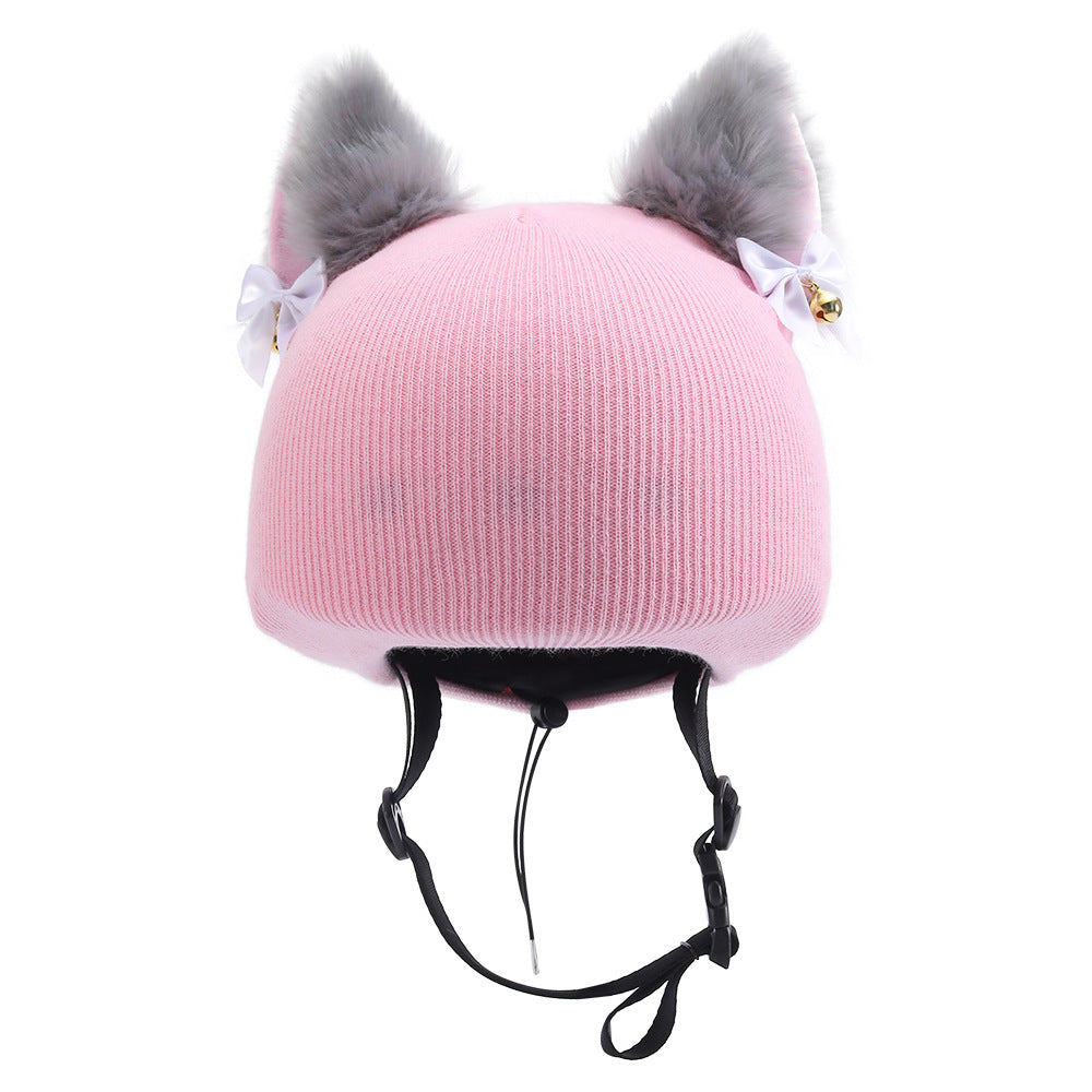 Funda para casco con orejas de zorro gris de punto rosa y adorno de cascabel